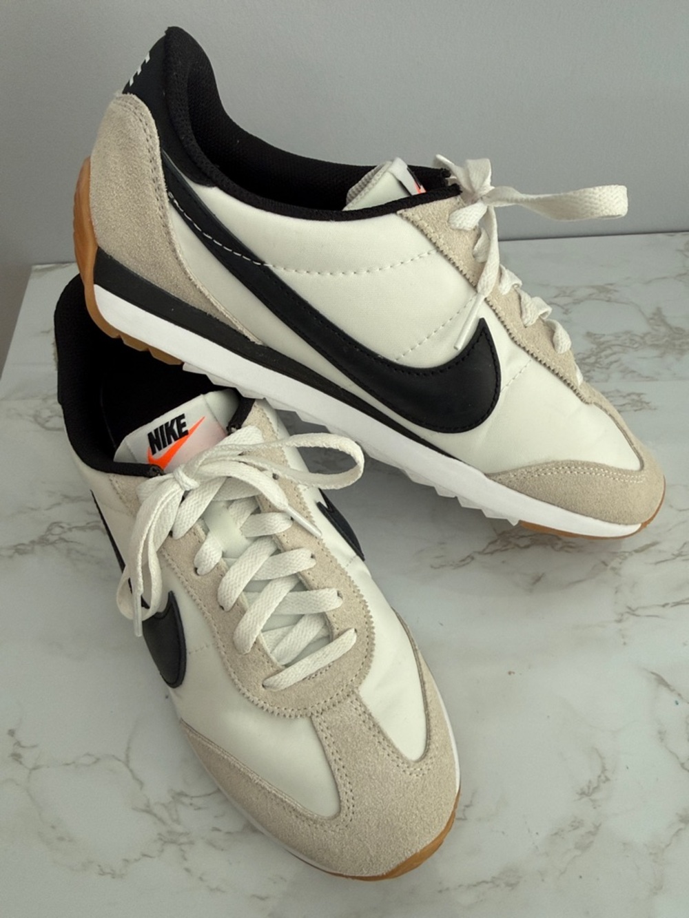 Nike White & Black Retro-Style Running Sneakers